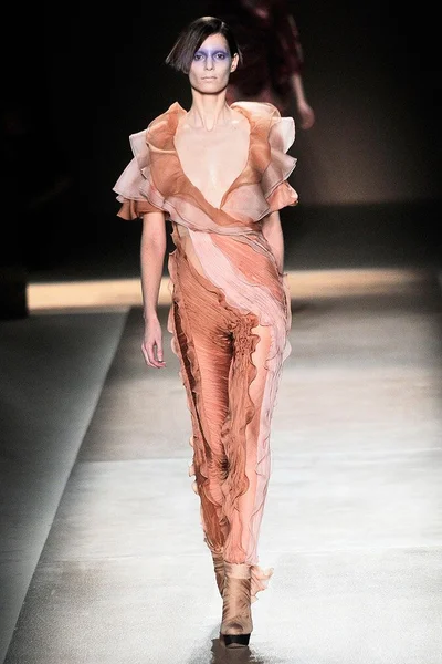 Look 19
